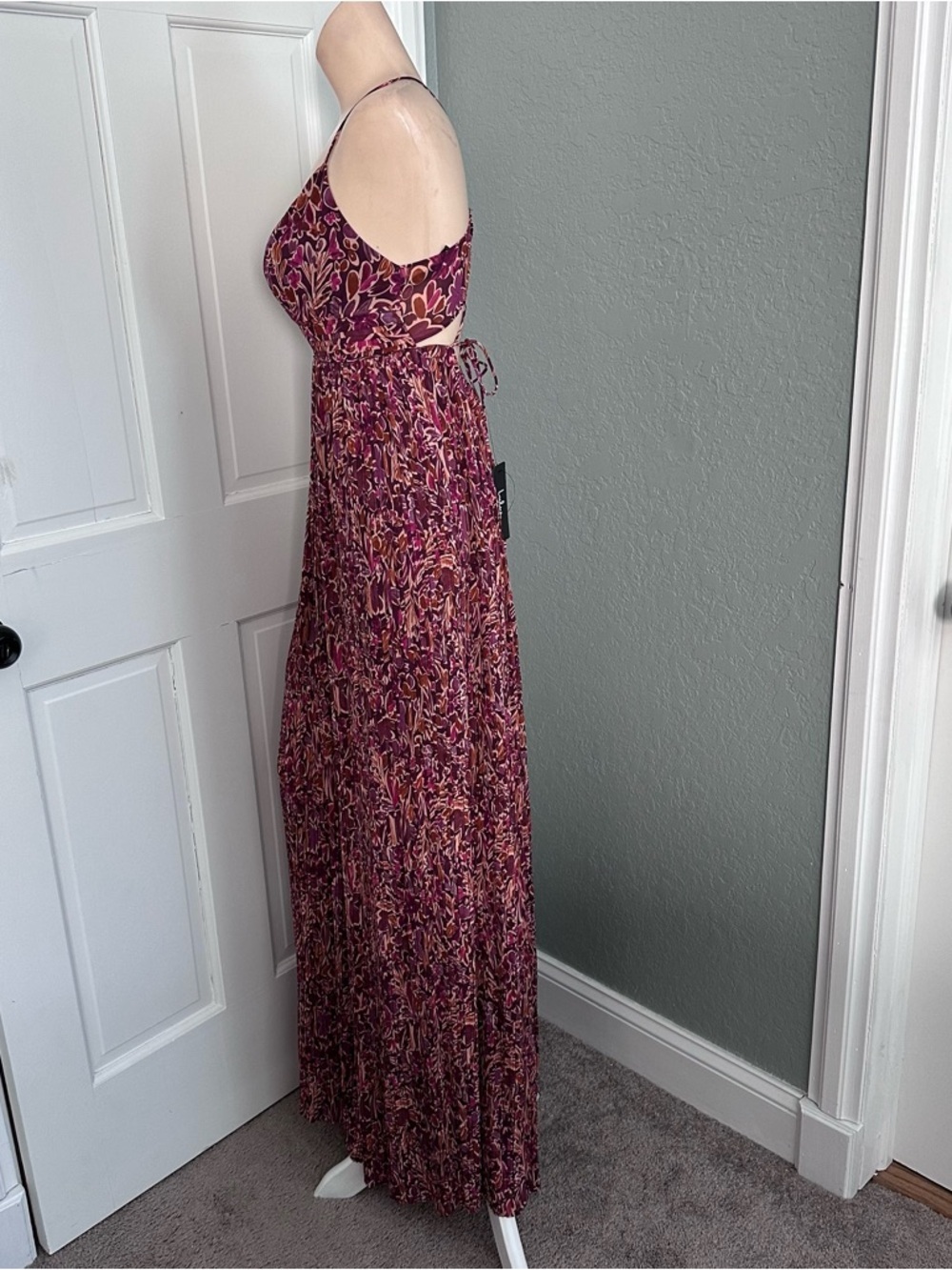 LULU’S KIT PLUM MULTI FLORAL PLEATED LACE UP MAXI DRESS - Picture 11 of 16